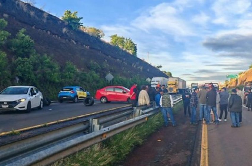  Ayuntamiento de Atlixco y taxistas acuerdan estrategias de seguridad tras homicidio de un conductor