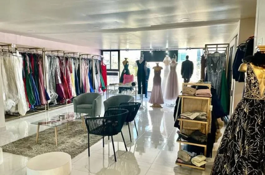  Esto cuestan los trajes y vestidos de graduación en Puebla
