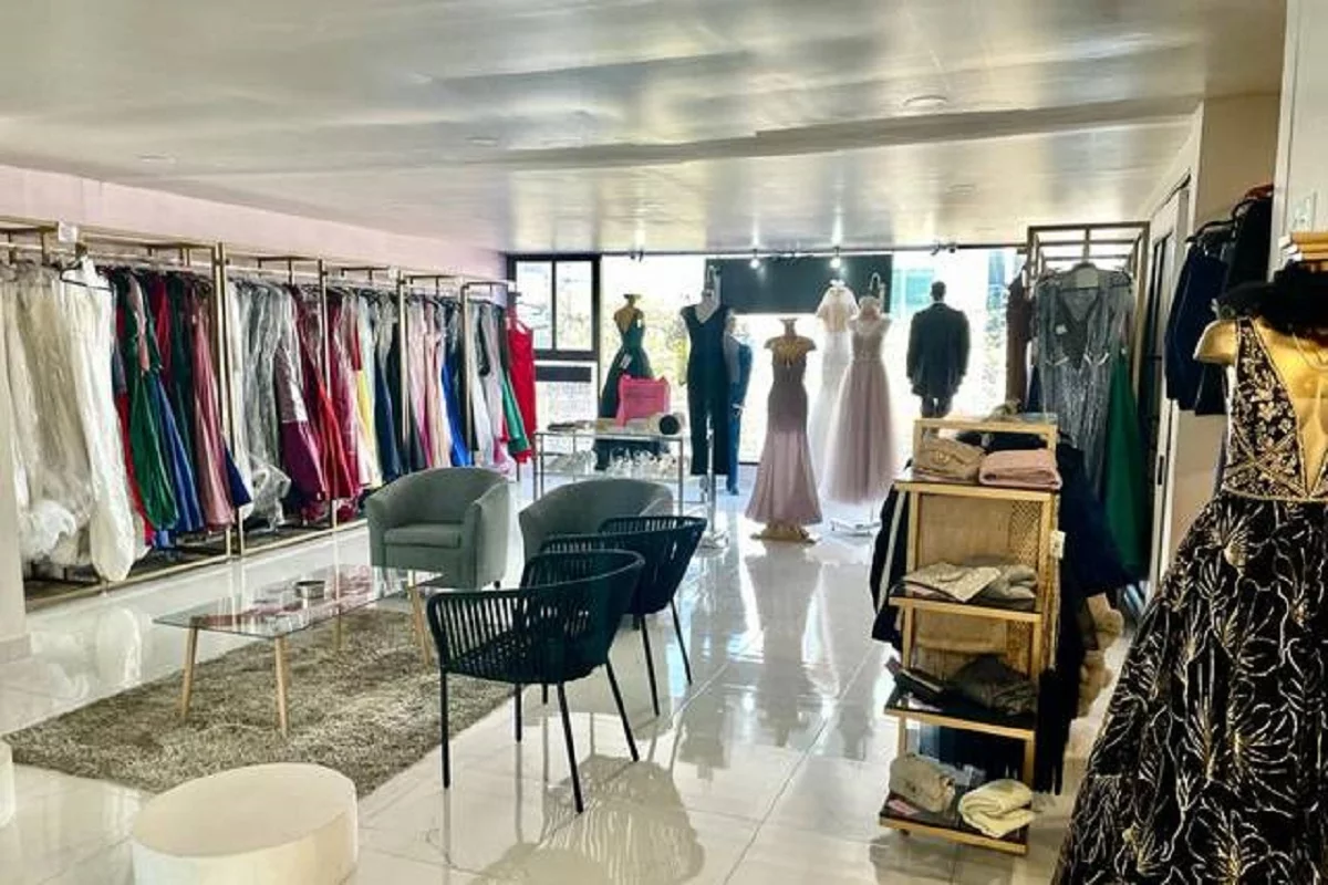 Esto cuestan los trajes y vestidos de graduación en Puebla