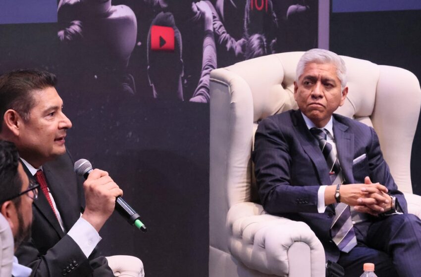  Alejandro Armenta destaca la comunicación como clave en la gobernanza durante presentación de libro