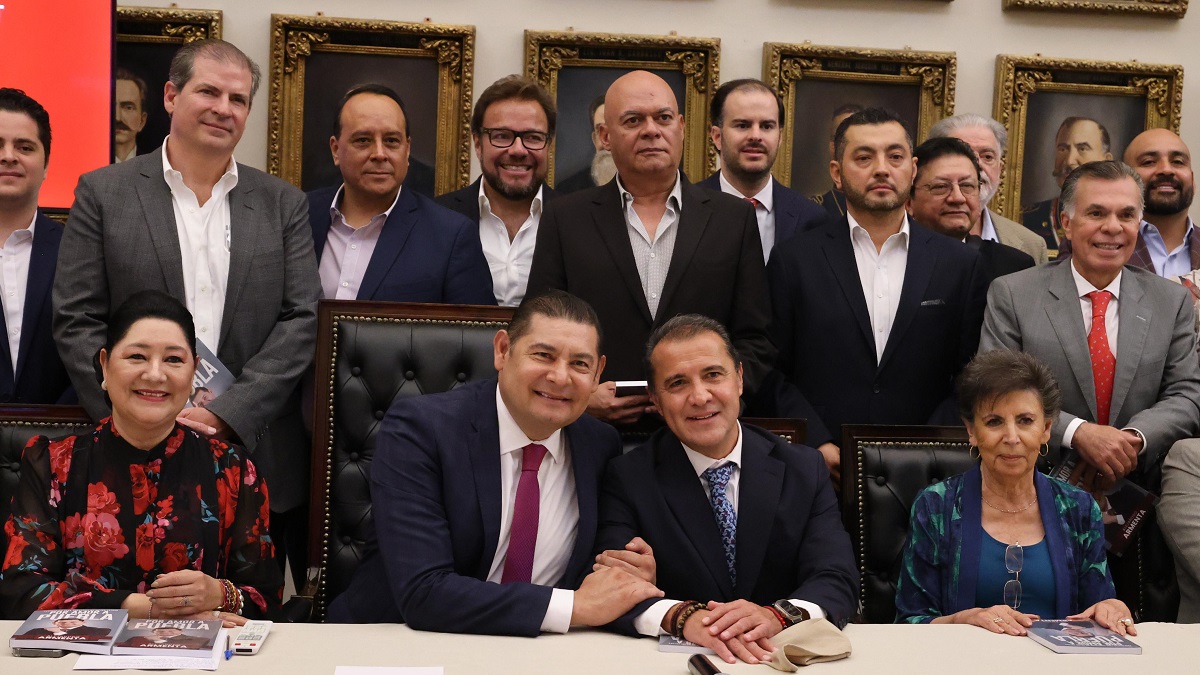 Comunicar eficientemente, es gobernar con cercanía: Armenta