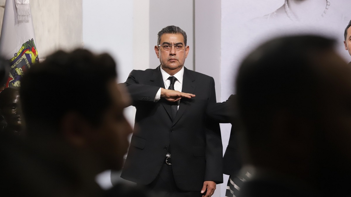 Convoca Sergio Salomón a sociedad y funcionarios a reafirmar su compromiso con Puebla y México