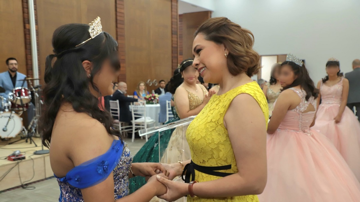 Festeja SEDIF a ocho quinceañeras de Casa del Adolescente