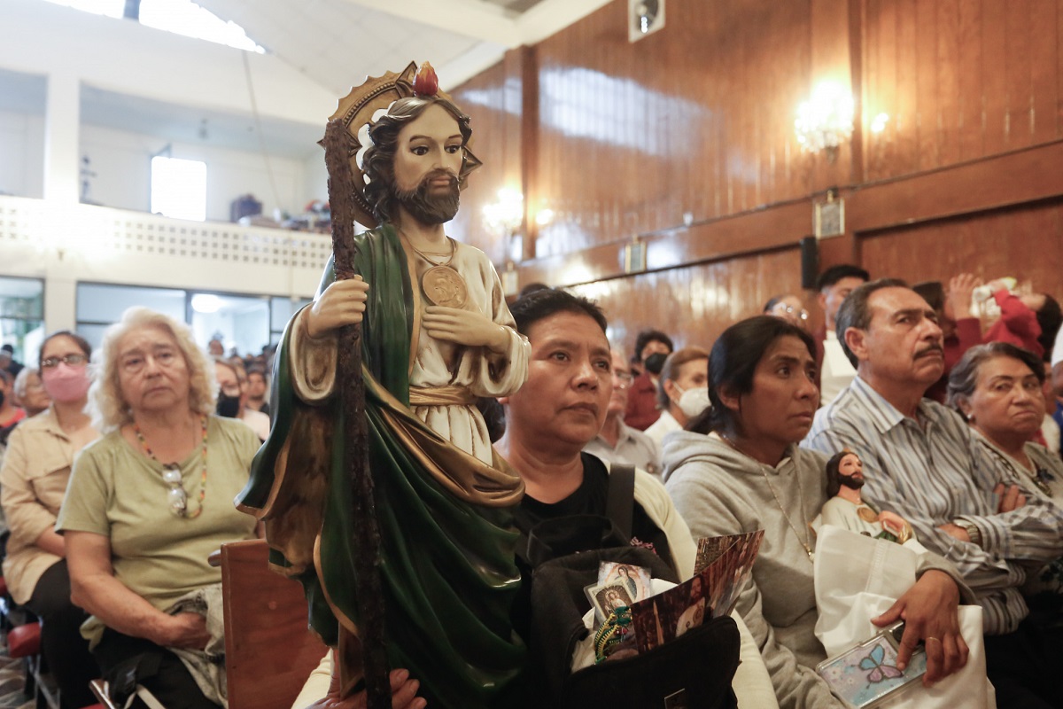 Poblanos hacen fila desde la madrugada para conocer la reliquia de San Judas