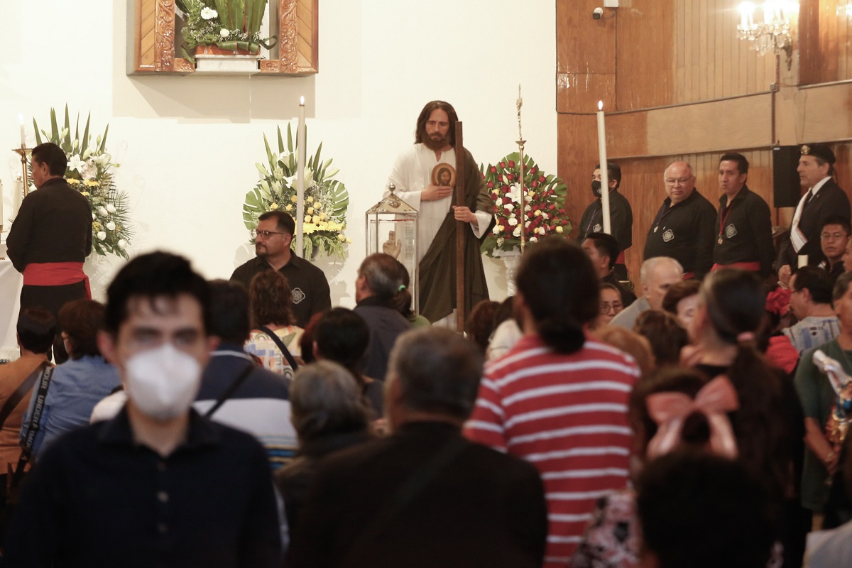 Poblanos hacen fila desde la madrugada para conocer la reliquia de San Judas