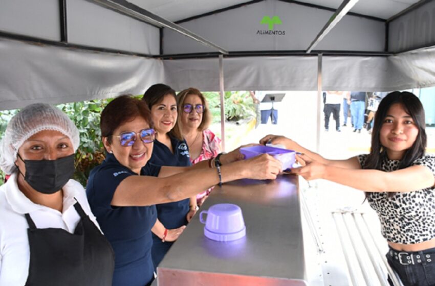  Rectora María Lilia Cedillo inicia entrega de Becas Alimenticias