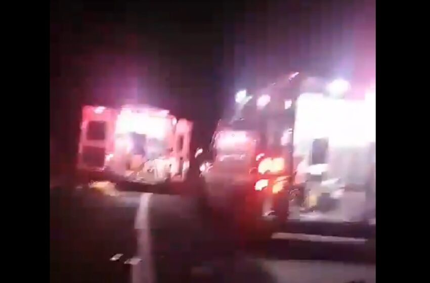  Terrible accidente: Volcadura de autobús escolar en la Puebla-Oaxaca deja 4 muertos y 35 heridos