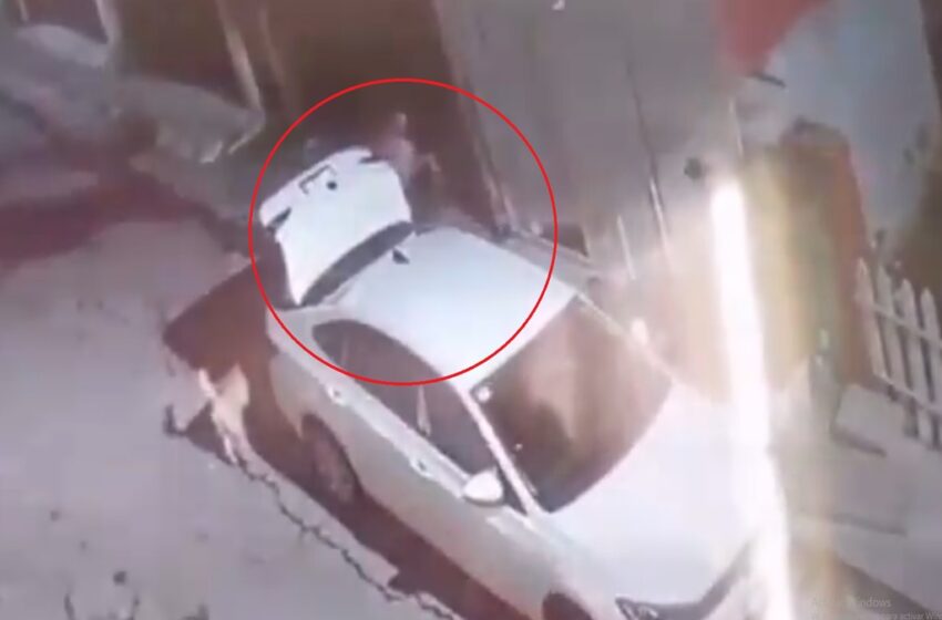 Aterrador VIDEO : Captan a hombre abandonando el cuerpo sin vida de su pareja en su casa en La Guadalupana, Puebla