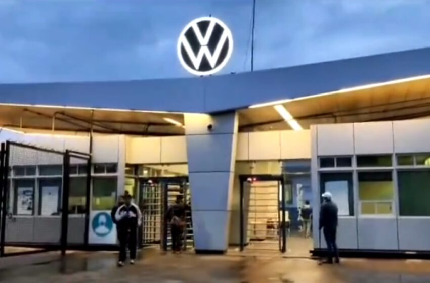  ¡Rechazo masivo! 55.7% de trabajadores de Volkswagen dicen NO al aumento salarial del 10.53%