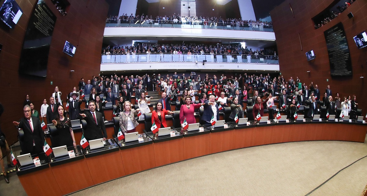 Rinden protesta en San Lázaro, 128 senadores y 500 diputados federales