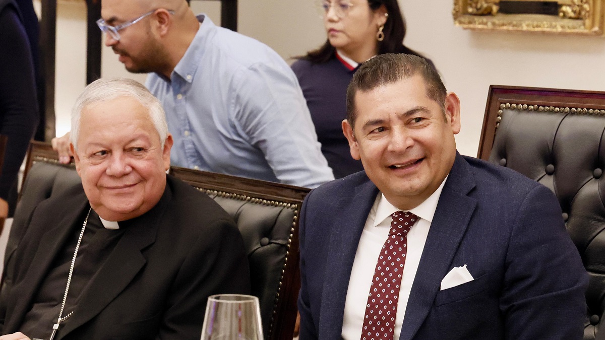 Armenta se reúne con el Arzobispo de Puebla
