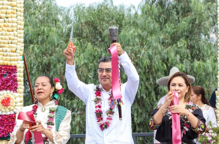  Asiste Sergio Salomón a Festival Huey Atlixcáyotl 2024