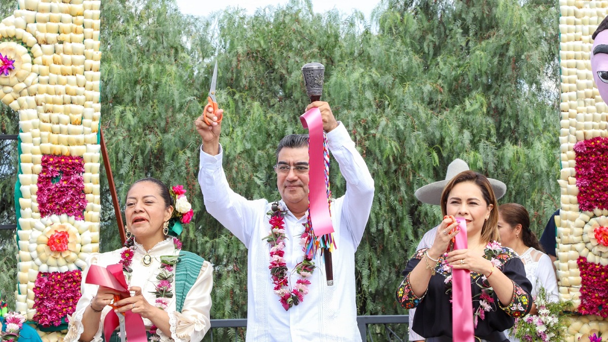Asiste Sergio Salomón a Festival Huey Atlixcáyotl 2024