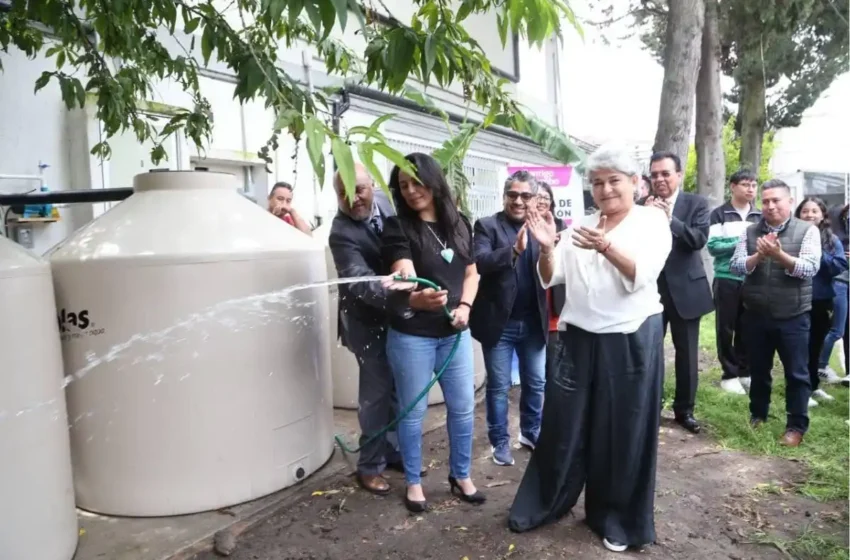  Ayuntamiento de Puebla entrega captadores de agua de lluvia a escuelas