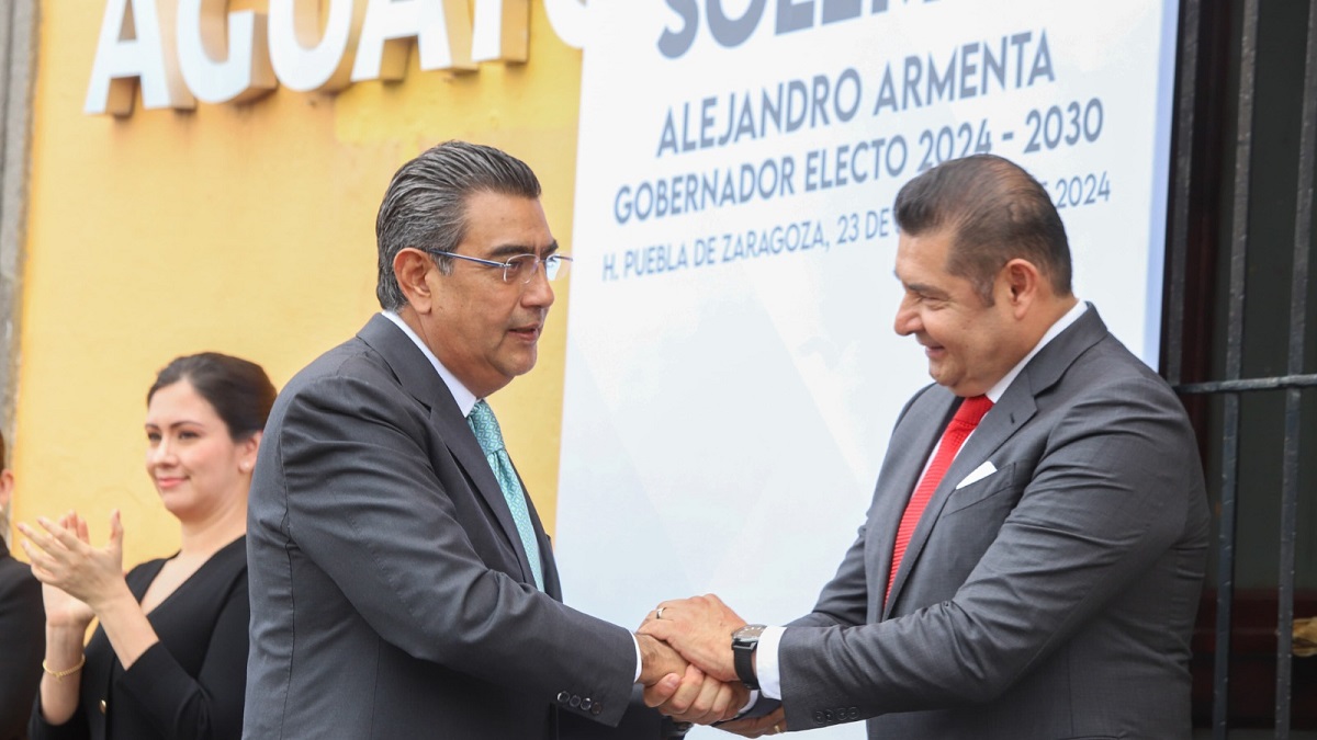 Coloca Sergio Salomón bando para dar a conocer a Alejandro Armenta como próximo gobernador de Puebla
