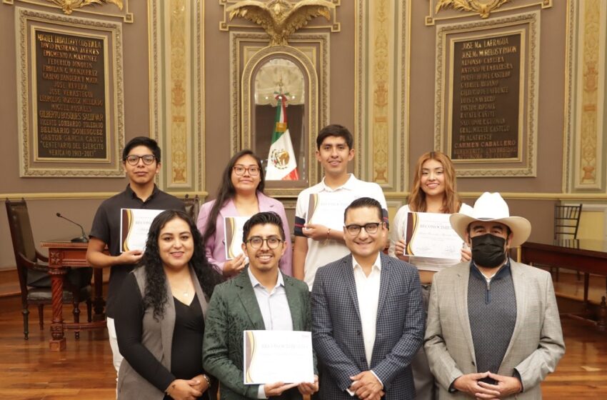  Comisión de Juventud del Congreso reconoce a danzantes poblanos que enaltecen a Puebla