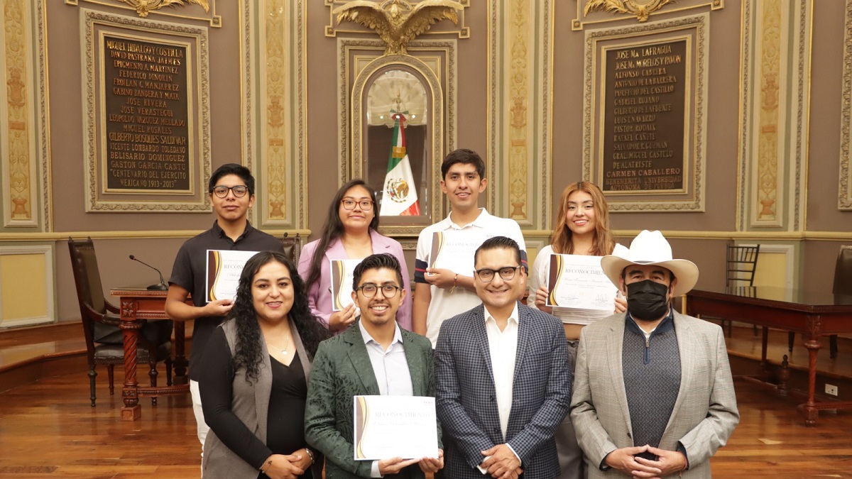 Comisión de Juventud del Congreso reconoce a danzantes poblanos que enaltecen a Puebla