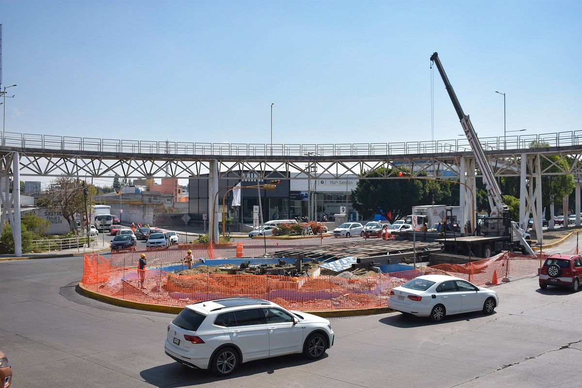 Emiten licitaciones para puente en Hermanos Serdán y rehabilitación de laterales en la Recta