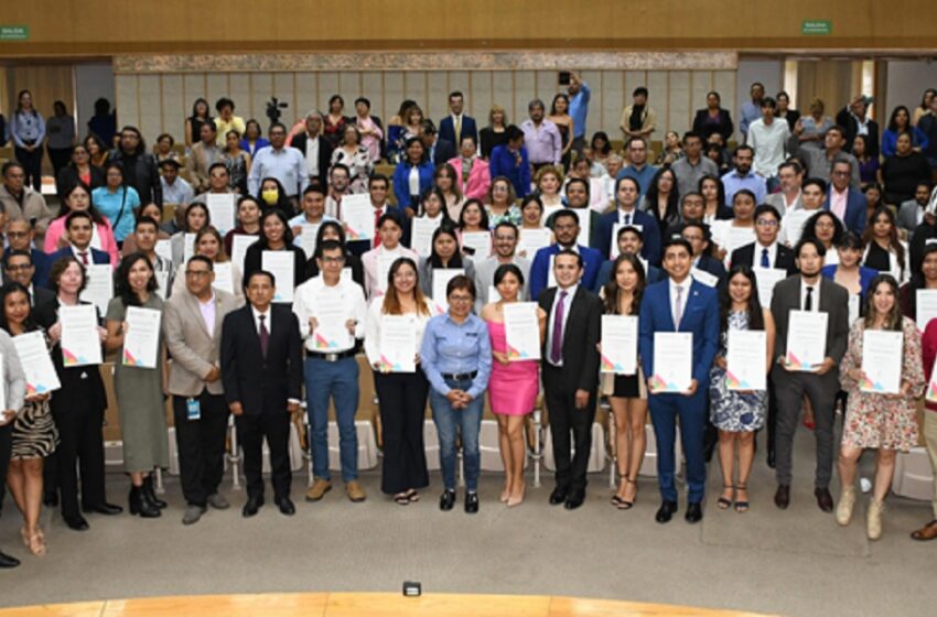  Reciben 245 egresados BUAP el Premio Ceneval al Desempeño de Excelencia EGEL