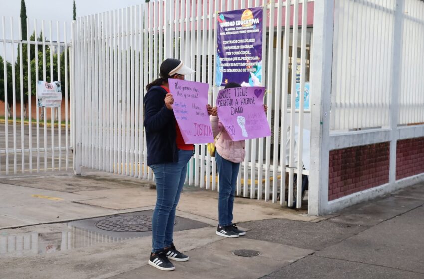  Retiran de su cargo a directora y subdirector de la escuela Blandina Torres de Marín