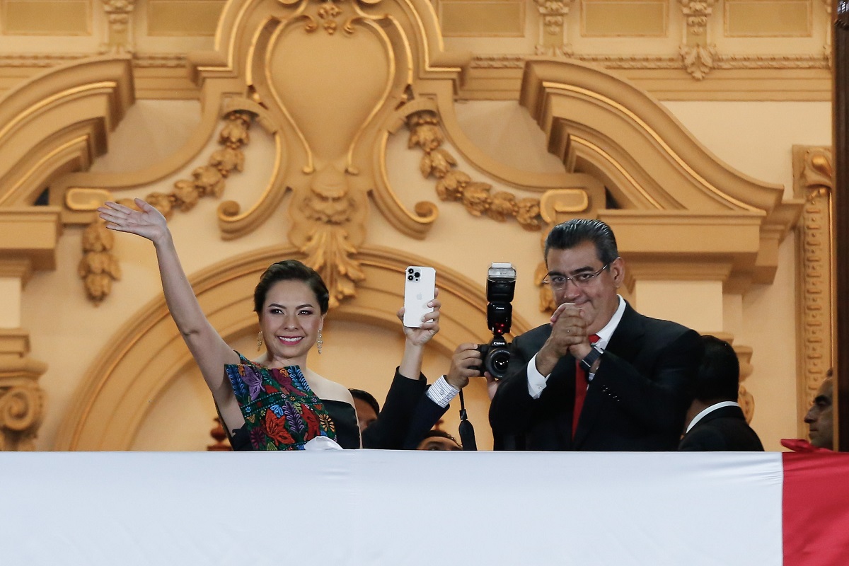 Sergio Salomón celebra a los poblanos anónimos que forjaron la historia