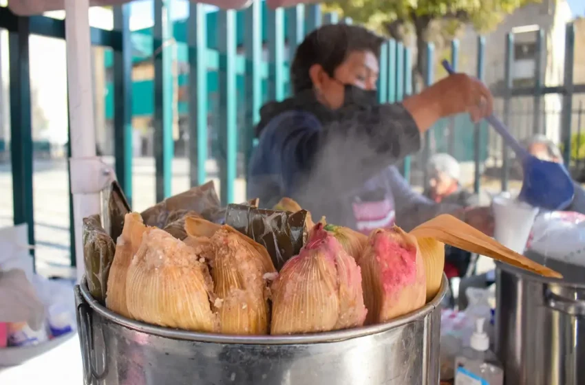  Tamales y atole, el desayuno favorito de los poblanos en los días fríos; aumentan ventas 80%