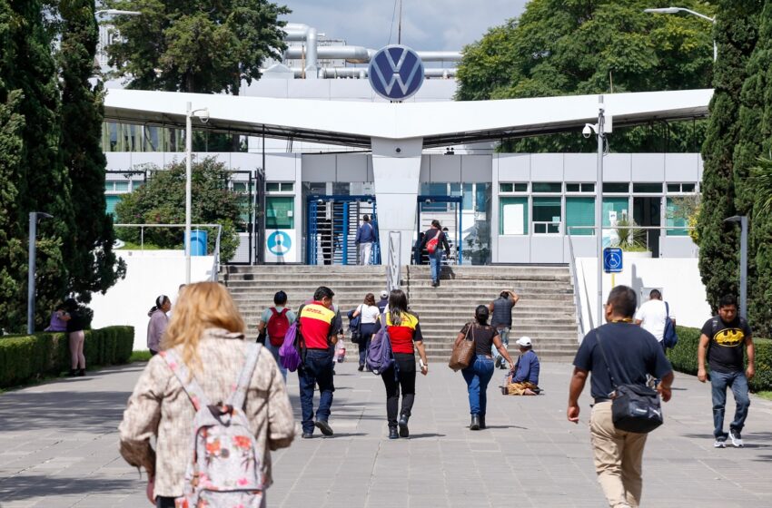  Volkswagen evita huelga: trabajadores aprueban aumento salarial del 10.59%