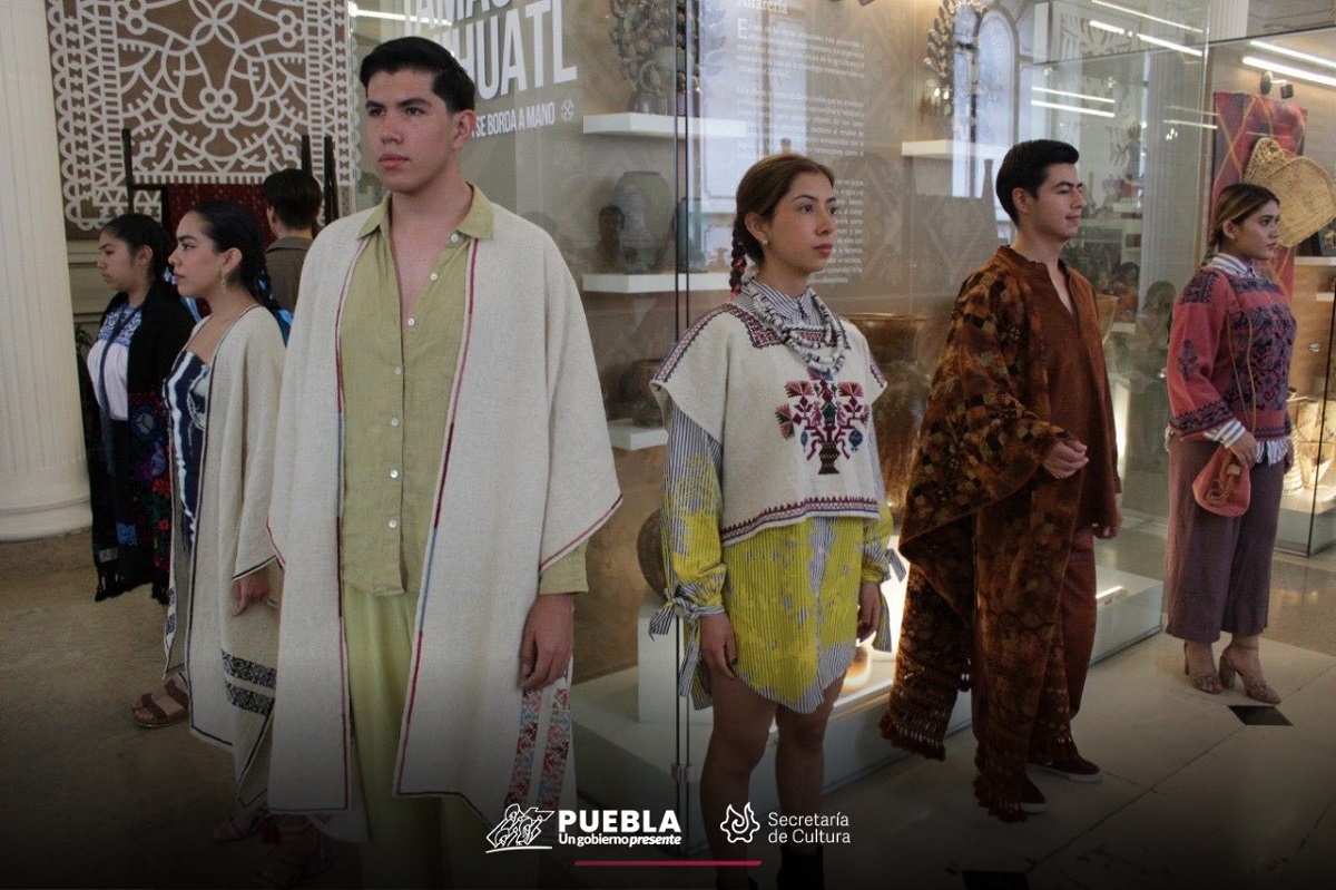 "La resistencia se teje a mano": Así fue la pasarela de moda artesanal en Puebla
