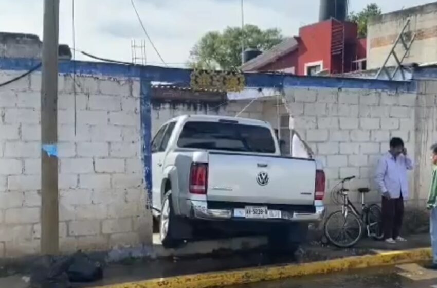  ¡Terror en San Pedro Cholula! Mujer es baleada y termina estrellándose contra una casa
