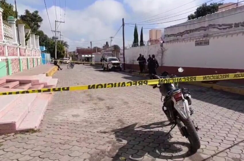  Pánico en primaria de Texmelucan: Balacera deja un muerto y una maestra herida