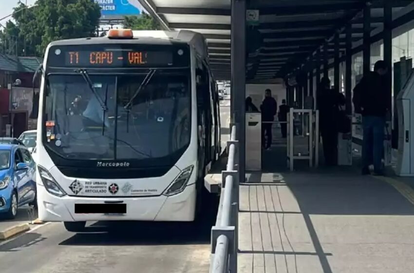  ¡Cuidado en el RUTA! | Poblana es brutalmente golpeada por carteristas en el Boulevard 5 de Mayo.