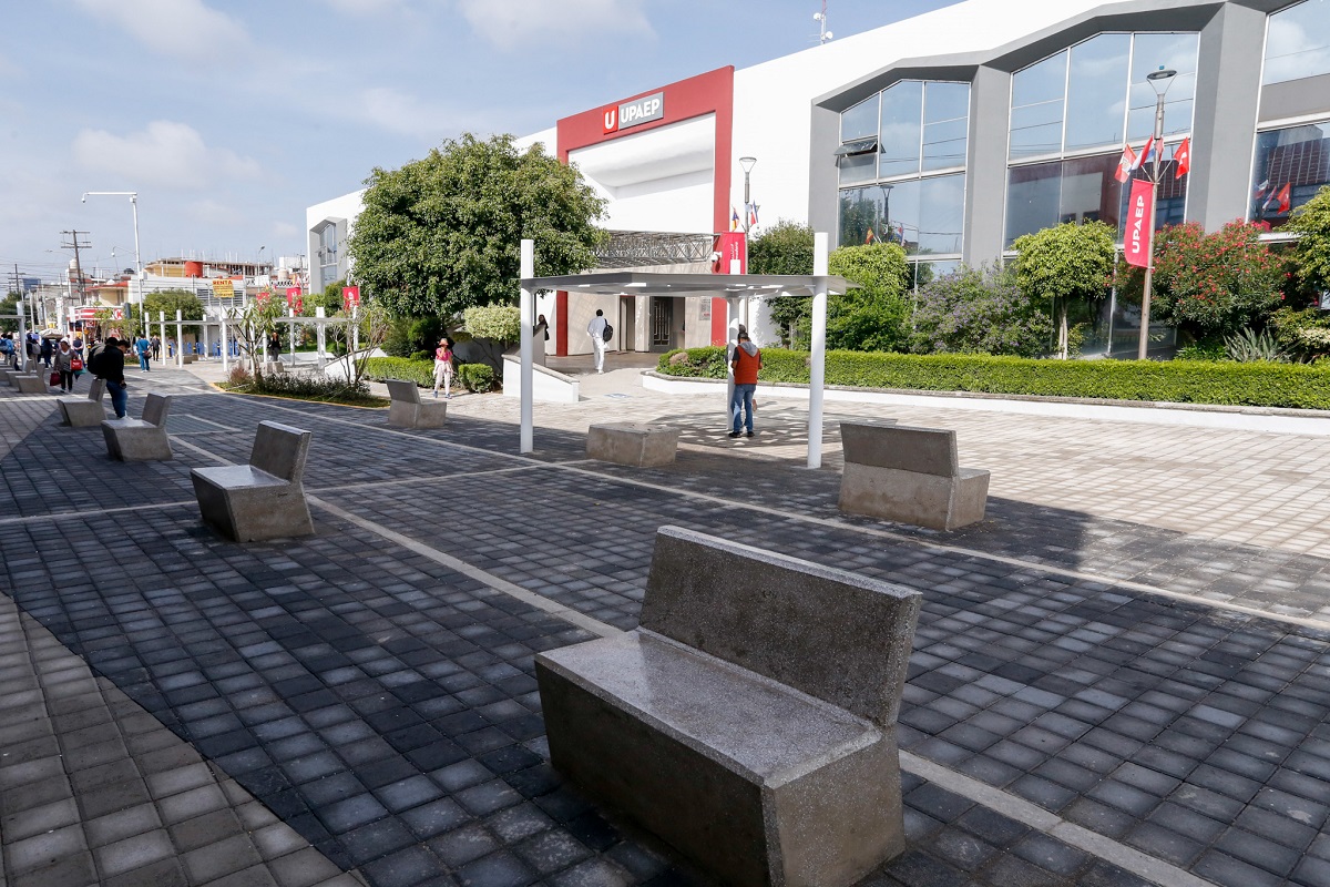 Así quedó la rehabilitación y semi peatonalización del barrio de Santiago