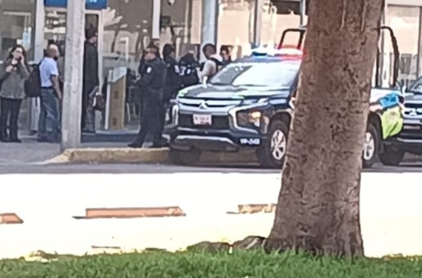  ¡Robo millonario de película en Puebla! Hombres armados roban la bóveda del Banamex en el bulevar 5 de Mayo