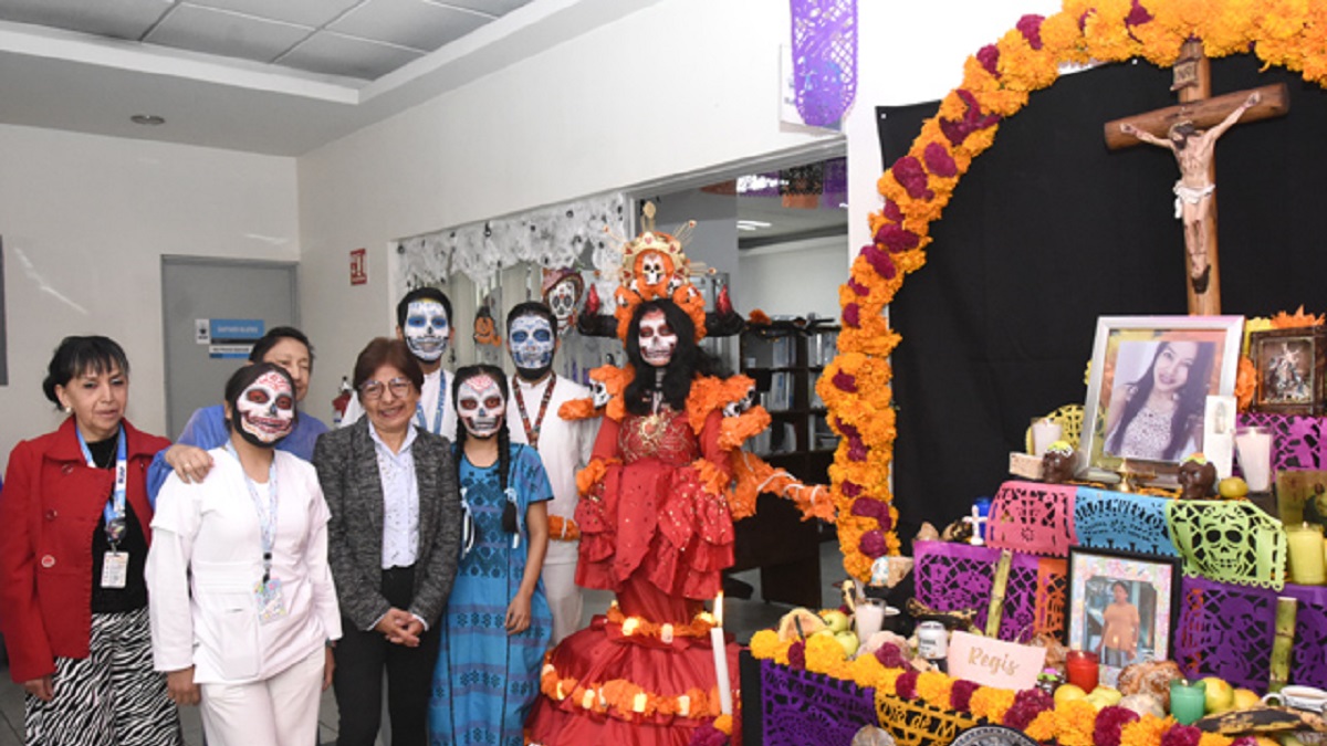 Con ofrendas, BUAP celebra el Día de Muertos