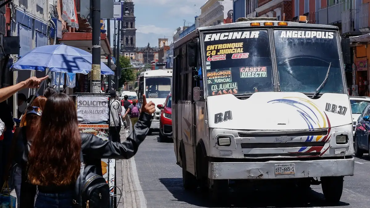 Concesionarios de transporte en Puebla exigen aumento de tarifa para evitar colapso del servicio