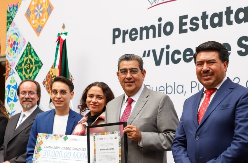  En Puebla, jóvenes cuentan con respaldo del gobierno estatal para alcanzar objetivos: Sergio Salomón