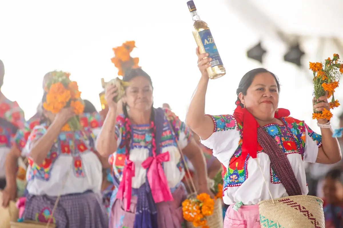 Encabeza Sergio Salomón su último festival de Mole de Caderas