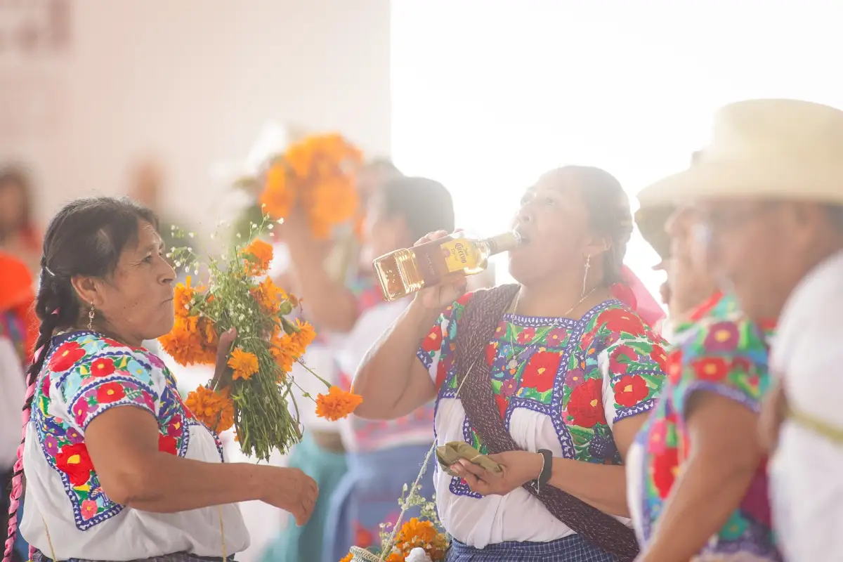 Encabeza Sergio Salomón su último festival de Mole de Caderas