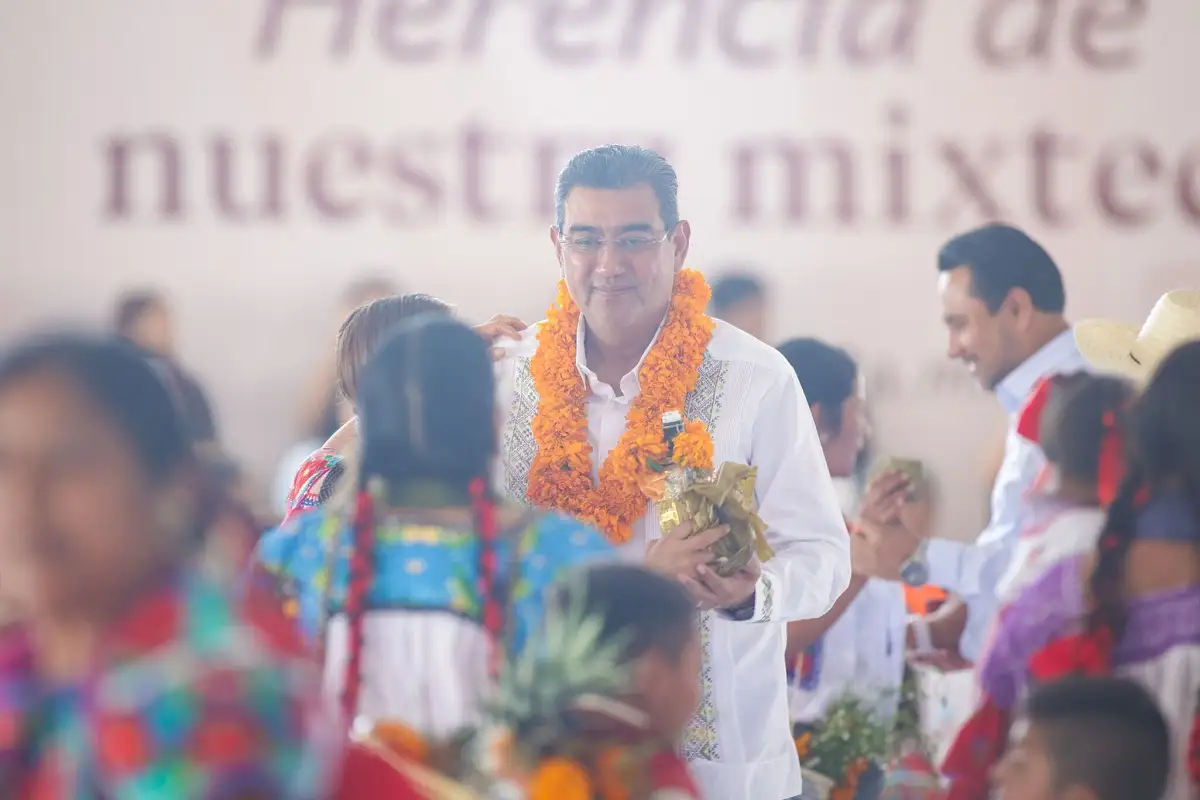Encabeza Sergio Salomón su último festival de Mole de Caderas