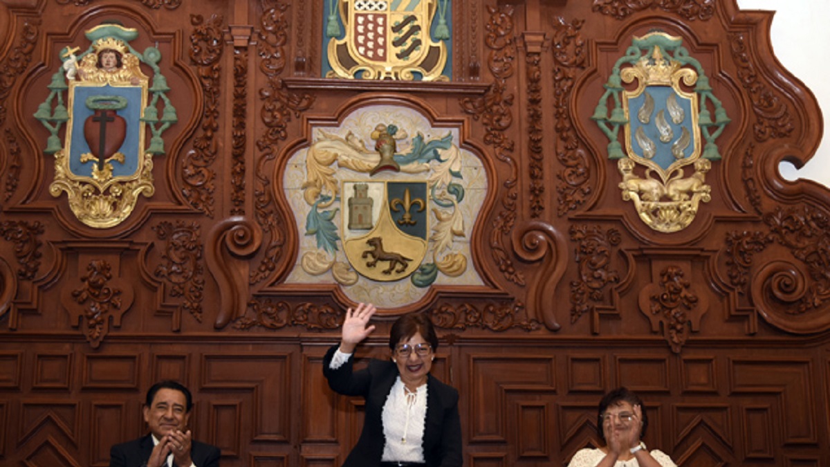 Generación 1974-1976 de la Preparatoria Benito Juárez García recibe reconocimientos
