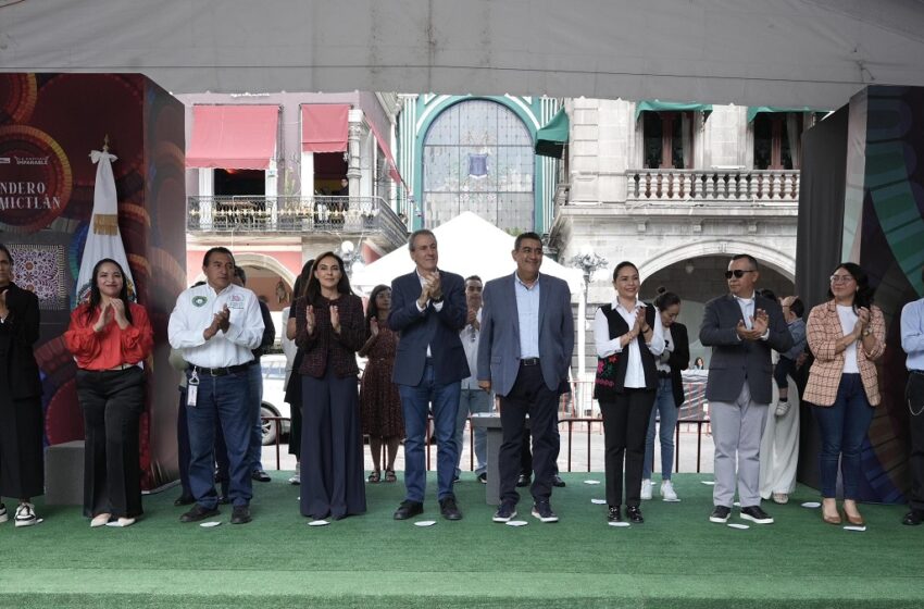 Inauguran Sergio Salomón y Pepe Chedraui primer  tapete monumental en el Zócalo