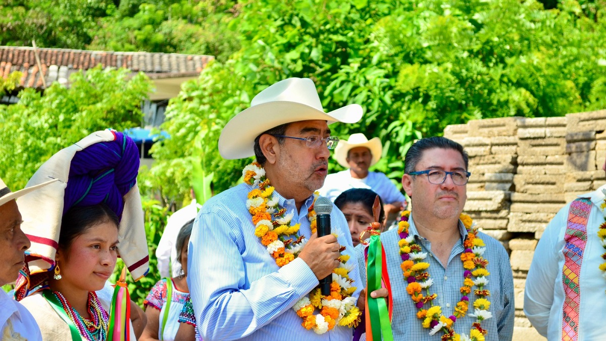 Llama Sergio Salomón a mantener una Puebla unida