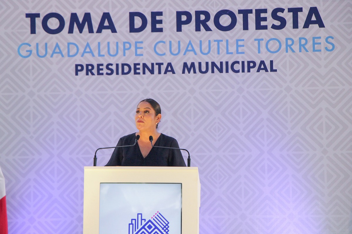 Lupita Cuautle toma protesta como alcaldesa de San Andrés Cholula; promete resultados en 100 días