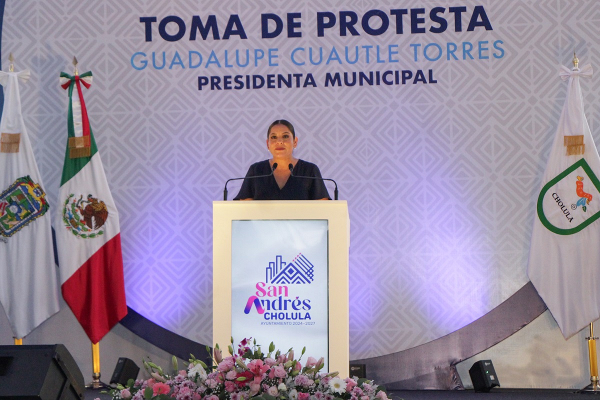 Lupita Cuautle toma protesta como alcaldesa de San Andrés Cholula; promete resultados en 100 días