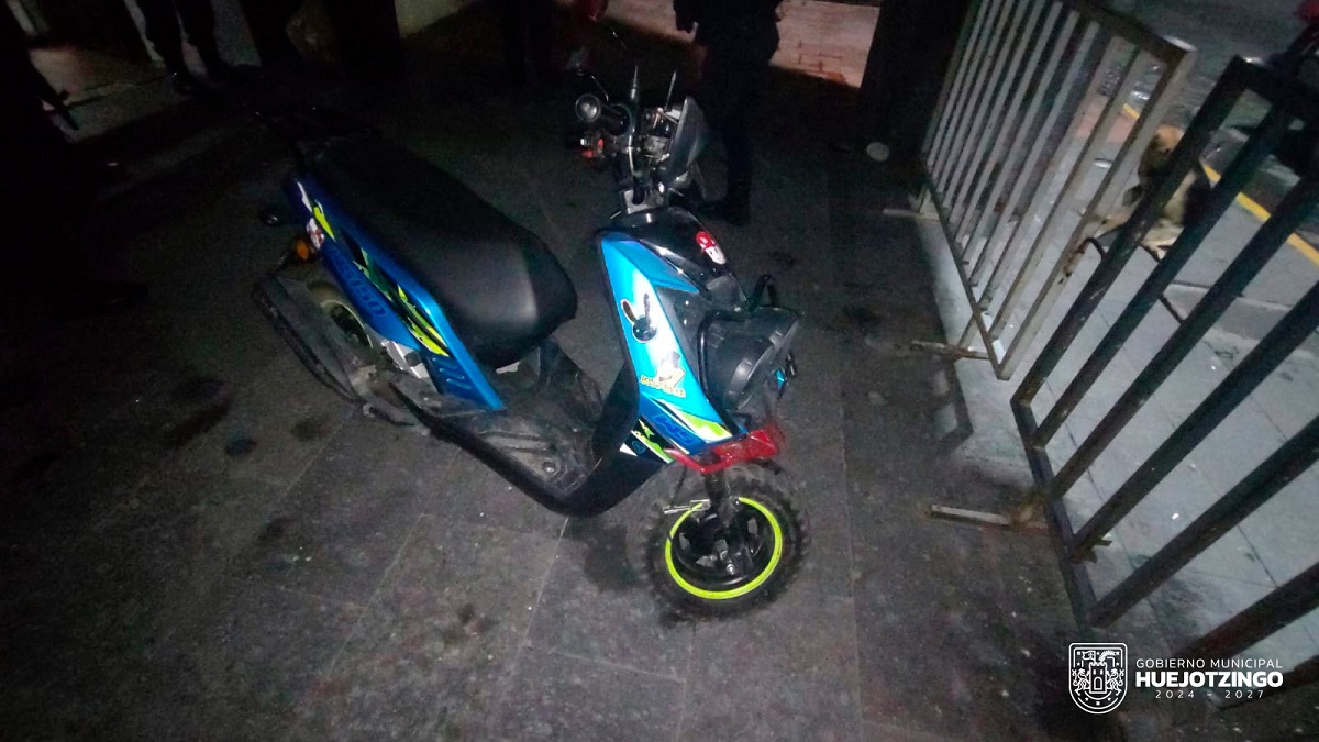 Policía municipal de Huejotzingo detiene a una persona por conducir vehículo con reporte de robo y amenazas peligrosas
