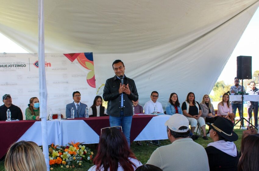  Roberto Solís impulsa el desarrollo en Huejotzingo: entrega contenedores de basura e inicia jornada de atención ciudadana