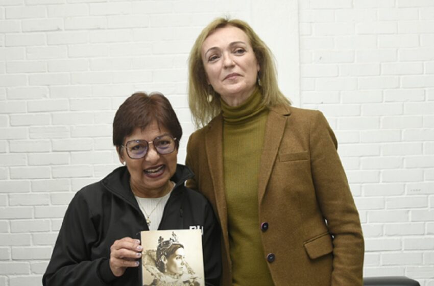  Se presenta la escritora española Cristina Morató en la Preparatoria Lázaro Cárdenas del Río