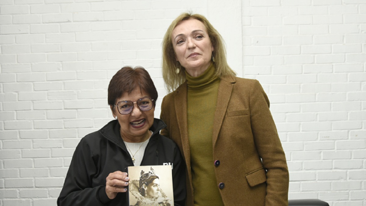 Se presenta la escritora española Cristina Morató en la Preparatoria Lázaro Cárdenas del Río