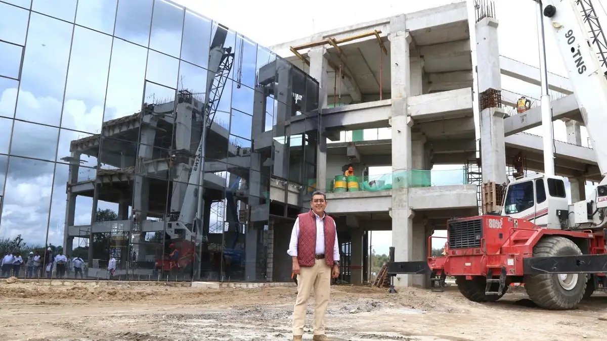 Supervisa Sergio Salomón construcción de la nueva sede del Congreso, Línea 4 de RUTA y el CIITA