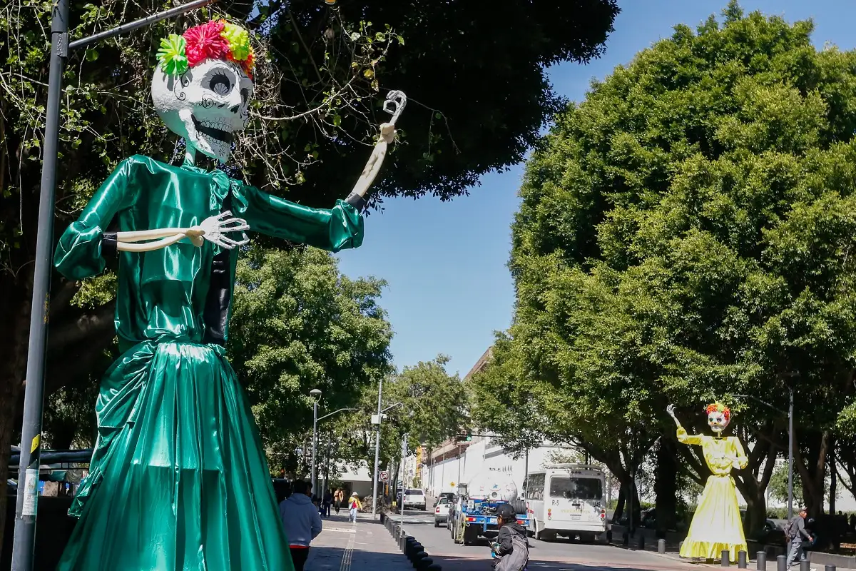 Así decoraron la ciudad de Puebla para el Día de Muertos; estos son los mejores spots | Foto: Gran Angular Agencia